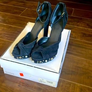 GUESS KENZIE2 Platform heels 8.5 Black Suede w pearl/stud design